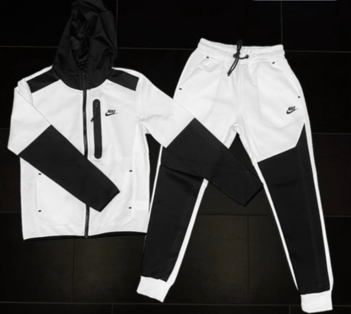 Nike Men’s Tracksuit Set