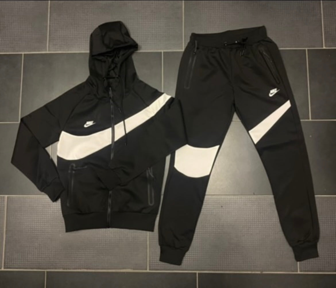 Nike Men’s Tracksuit Set