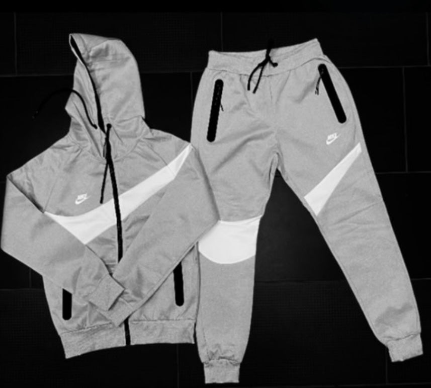 Nike Men’s Tracksuit Set